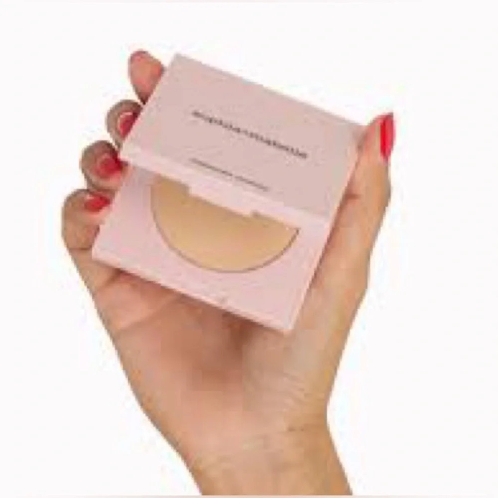Finishing Powder in porcelain petal